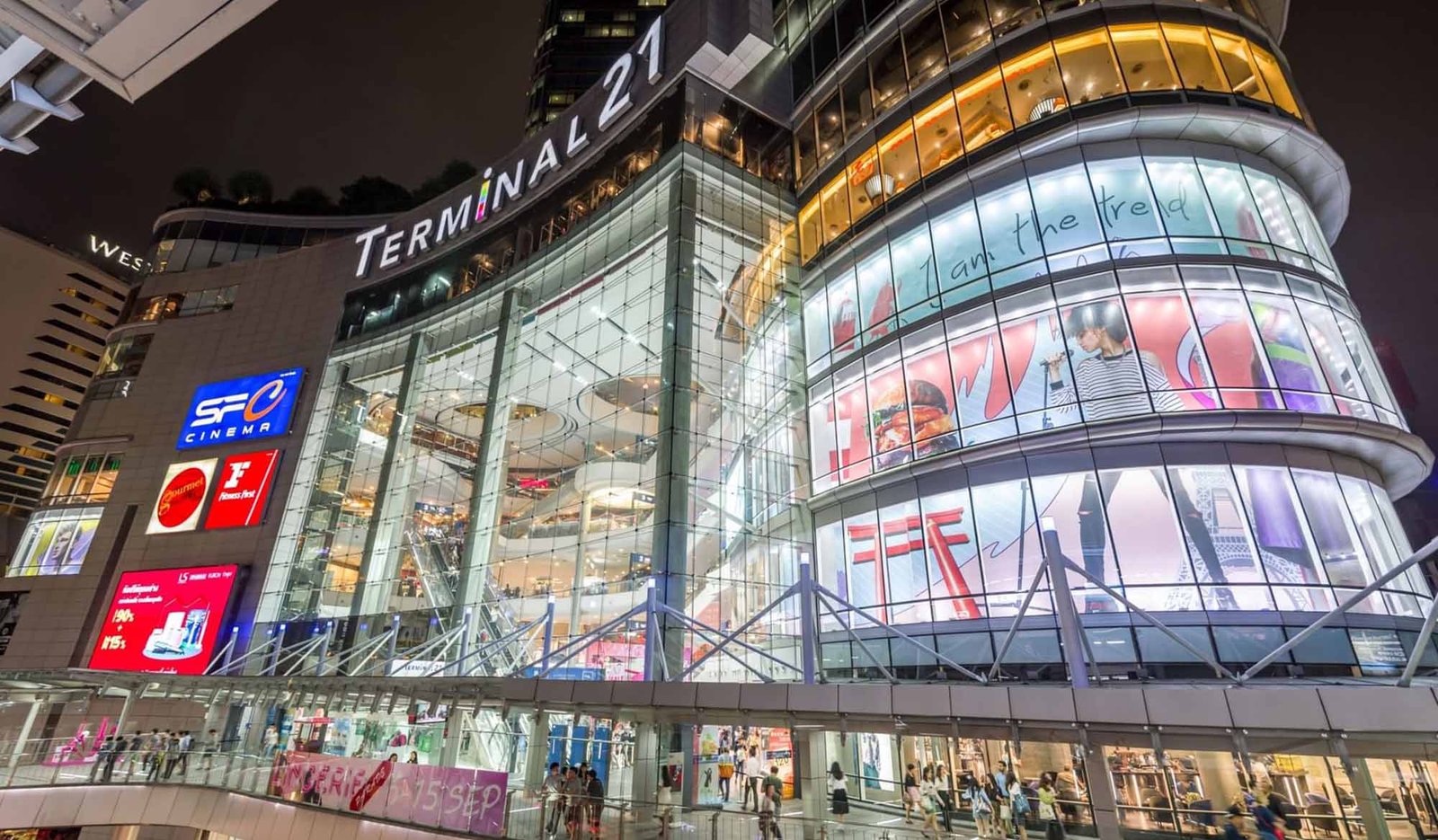 Southeast Asia Consumer Market Shopping mall in Bangkok selling bags