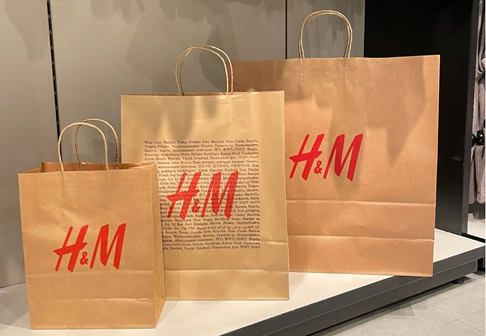 minimalist bag design elements